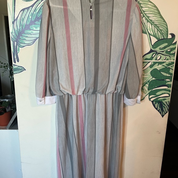 Whimsical Collard Dress (Vintage Feel) - Picture 2 of 3